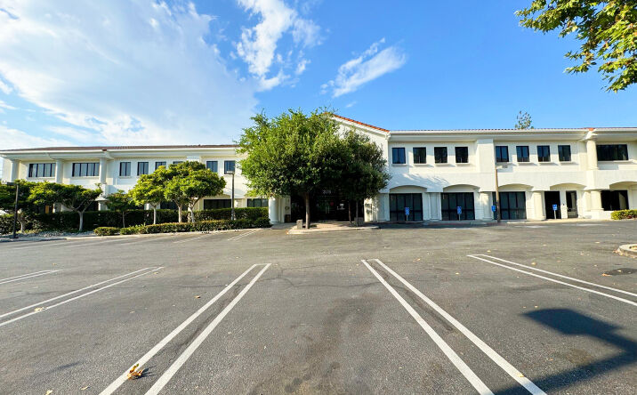Pictures of Office property located at 375 Rolling Oaks Dr, Thousand Oaks, CA 91361 for lease - image #1
