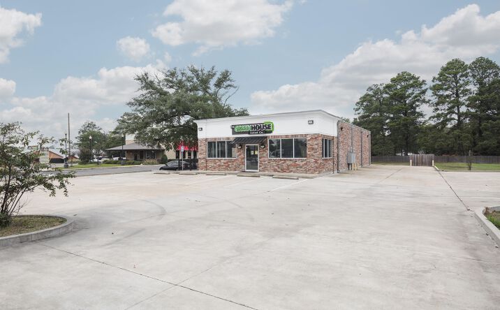 Pictures of Retail, Industrial, Restaurant property located at 1412 Ridge Ave, West Monroe, LA 71291 for lease - image #1