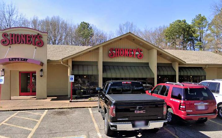 Pictures of Retail property located at 3081 Covington Pike, Memphis, TN 38128 for lease - image #1