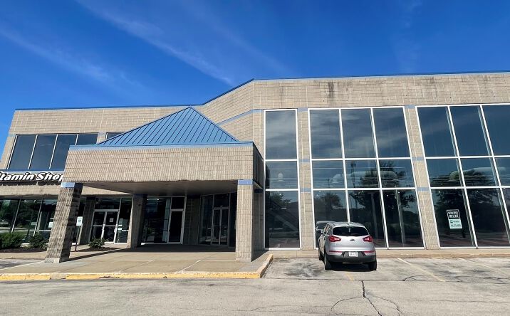 Pictures of Retail property located at 2545 N Mayfair Rd, Wauwatosa, WI 53226 for lease - image #1