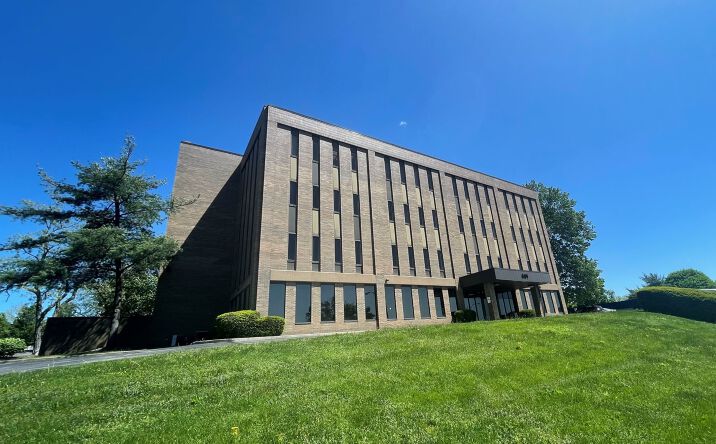 Pictures of Office property located at 441 Wolf Ledges Pkwy, Akron, OH 44311 for sales - image #1