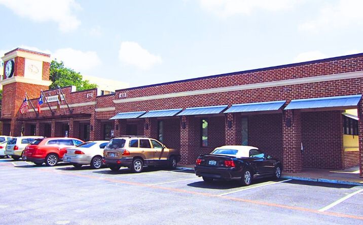 Pictures of Office property located at 618 Clara Barton Blvd, Garland, TX 75042 for lease - image \#1