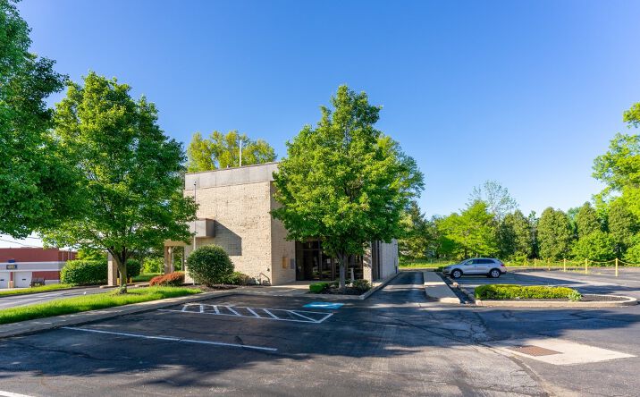 Pictures of Retail, Office property located at 5845 Youngstown Warren Rd, Niles, OH 44446 for lease - image #1