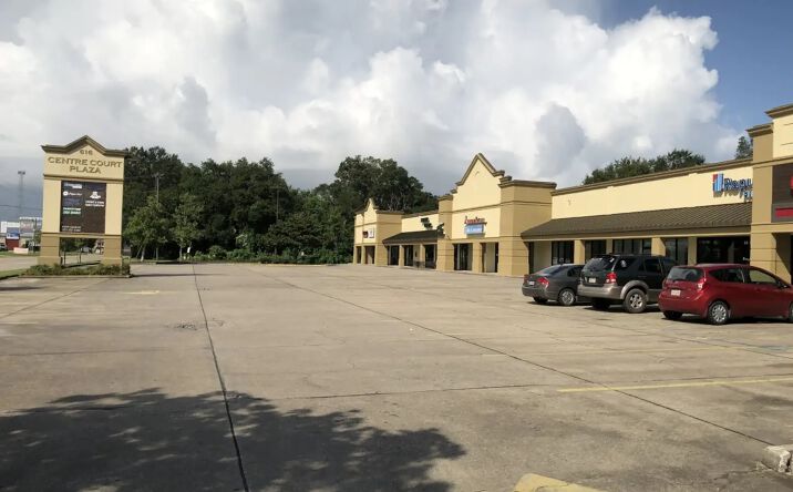 Pictures of Retail, Restaurant property located at 616 S Lewis St, New Iberia, LA 70560 for lease - image #1