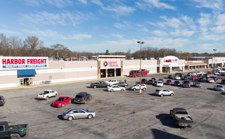 Pictures of Retail, Office, Restaurant property located at 100 US-72, Corinth, MS 38834 for lease - image #1