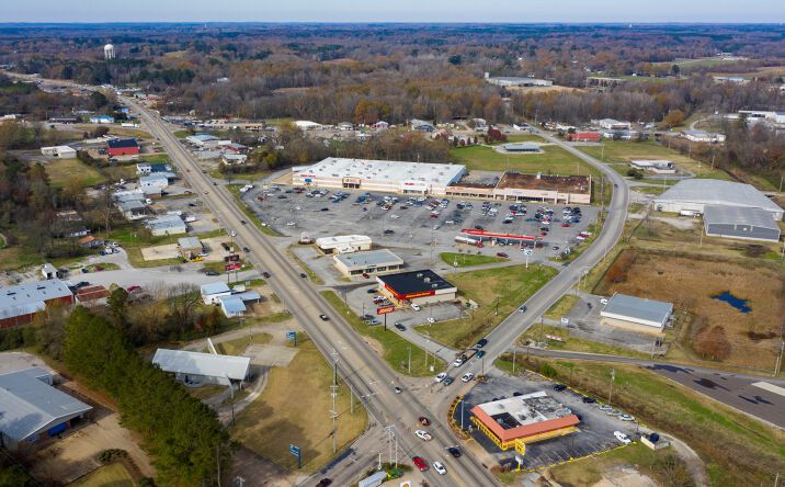 Pictures of Retail, Office, Restaurant property located at 100 US-72, Corinth, MS 38834 for lease - image #1