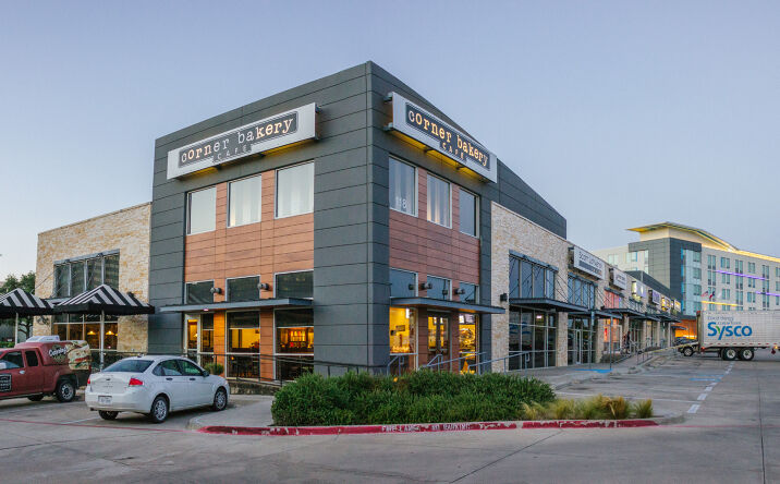 Pictures of Retail, Restaurant property located at 114-118 E John W Carpenter Fwy, Las Colinas, TX 75062 for lease - image #1