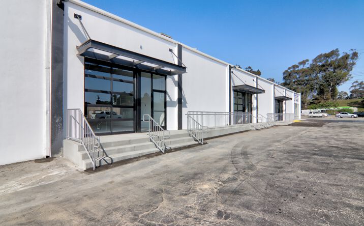 Pictures of Retail property located at 3860 E Main St, Ventura, CA 93003 for lease - image #1