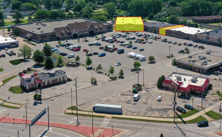 Pictures of Retail property located at 828 Fox Point Plaza, Neenah, WI 54956 for lease - image #1