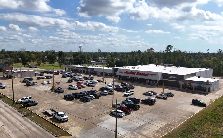Pictures of Retail property located at 2237 Maplewood Dr, Sulphur, LA 70663 for lease - image #1
