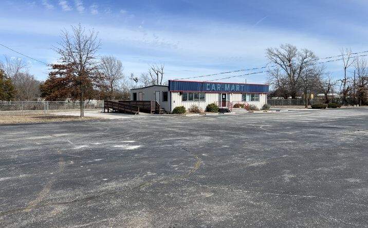 Pictures of Retail property located at 3245 W Sunshine St, Springfield, MO 65807 for lease - image #1