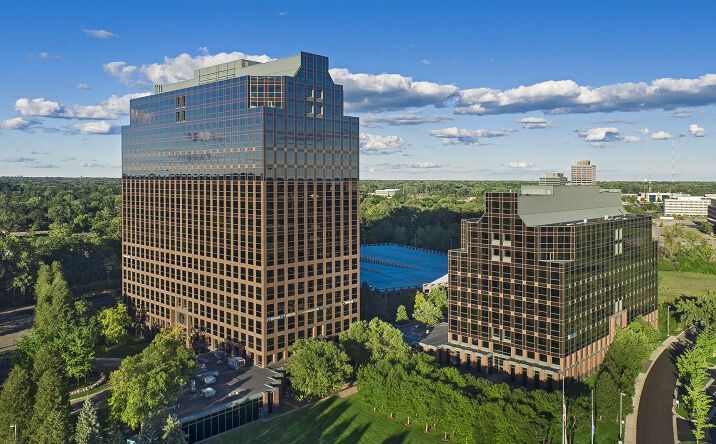 Pictures of Office property located at 2 Towne Square, Southfield, MI 48076 for lease - image #1