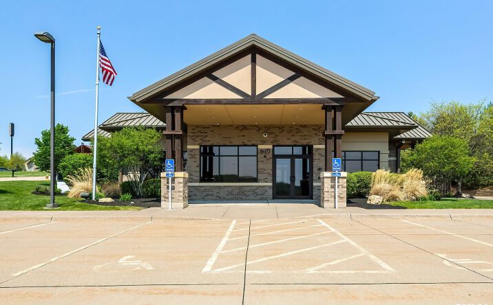 Pictures of Office, Retail property located at 949 MISSISSIPPI View, Le Claire, IA 52753 for lease - image #1