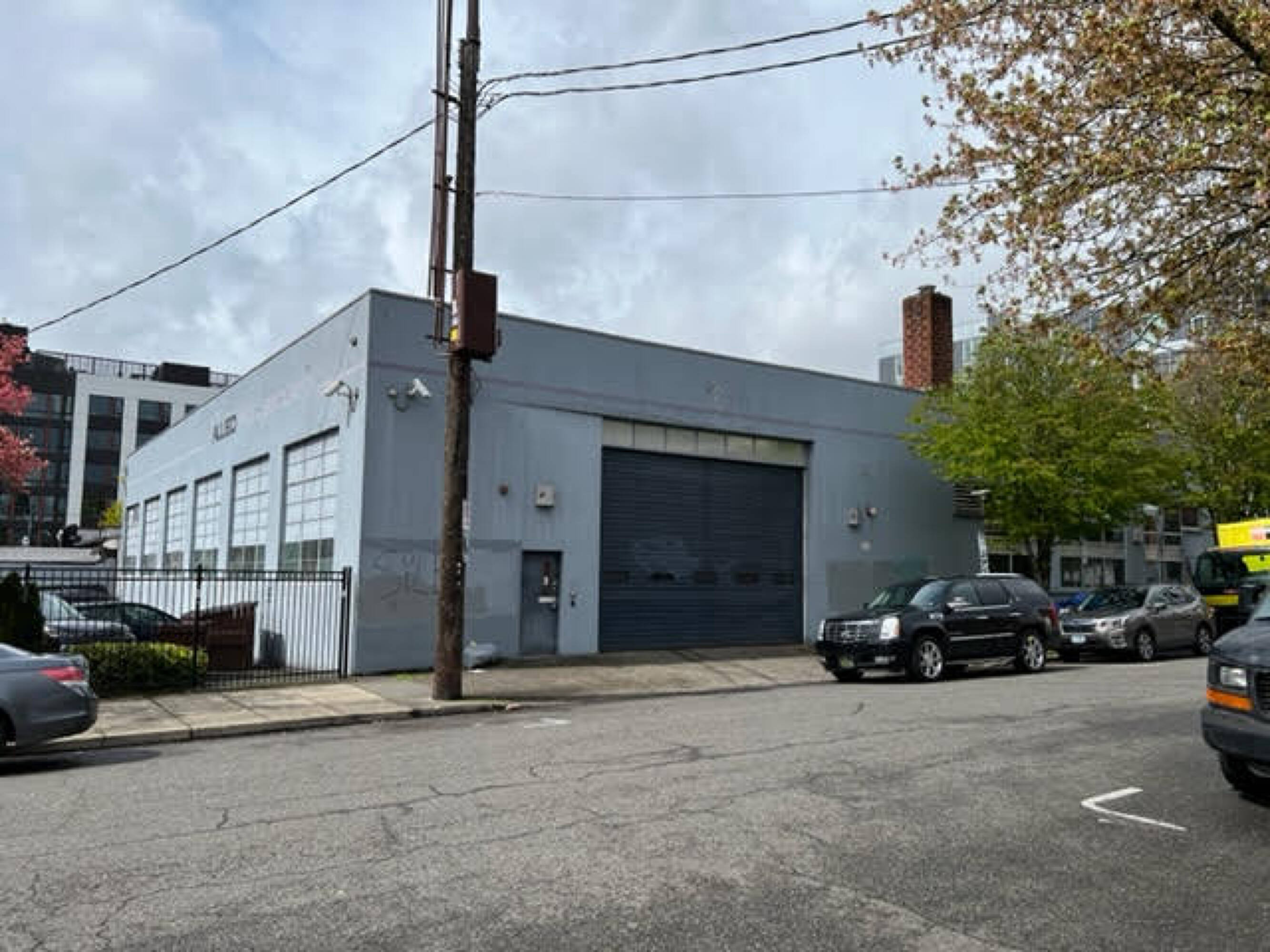 530 NE Couch St, Portland, OR 97232