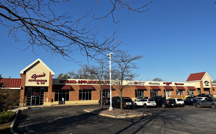 Pictures of Retail property located at 216 Peterson Rd, Libertyville, IL 60048 for lease - image #1