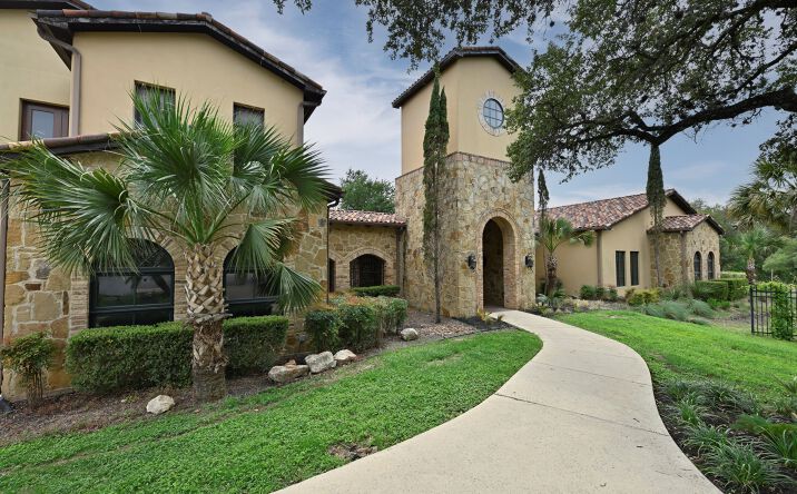 Pictures of Office property located at 8 Dominion Dr, San Antonio, TX 78257 for lease - image #1