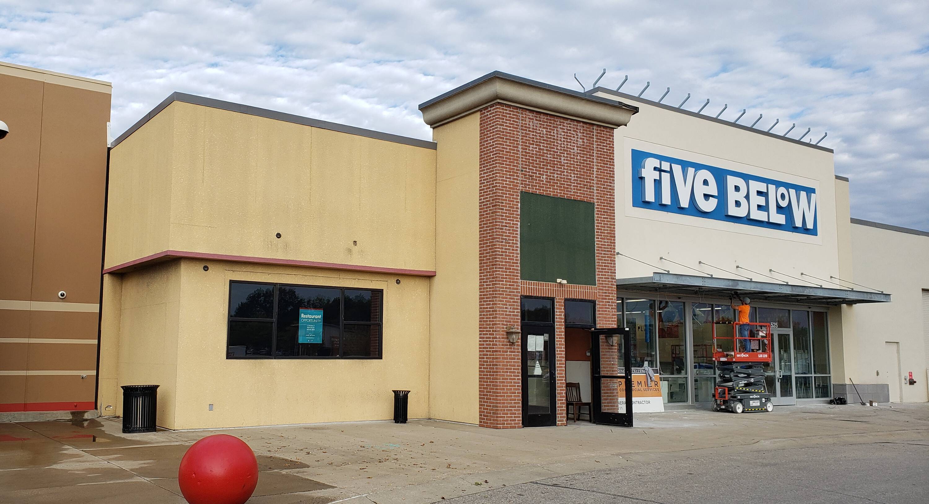 3800 Merle Hay Rd, Des Moines, IA 50310