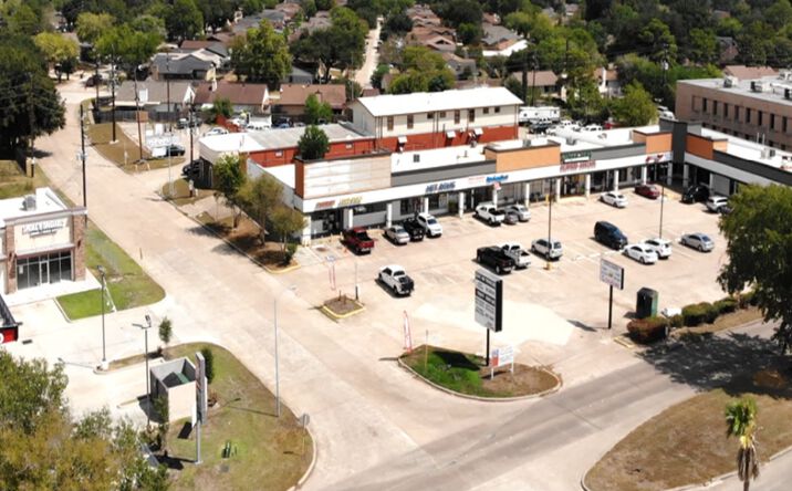 Pictures of Retail property located at 8244 Antoine Dr, Houston, TX 77088 for lease - image #1