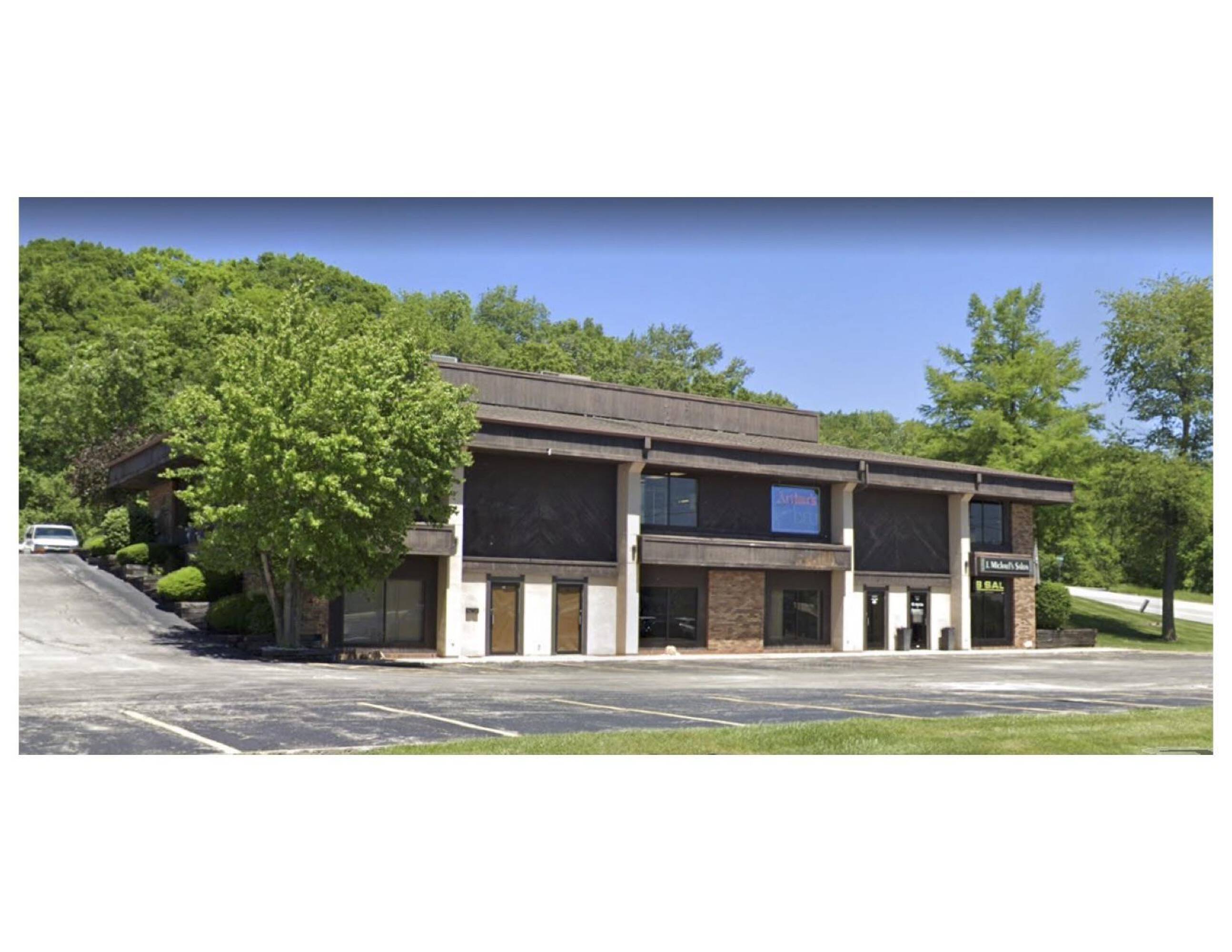 3727 BLACKHAWK Road, Rock Island, IL 61201