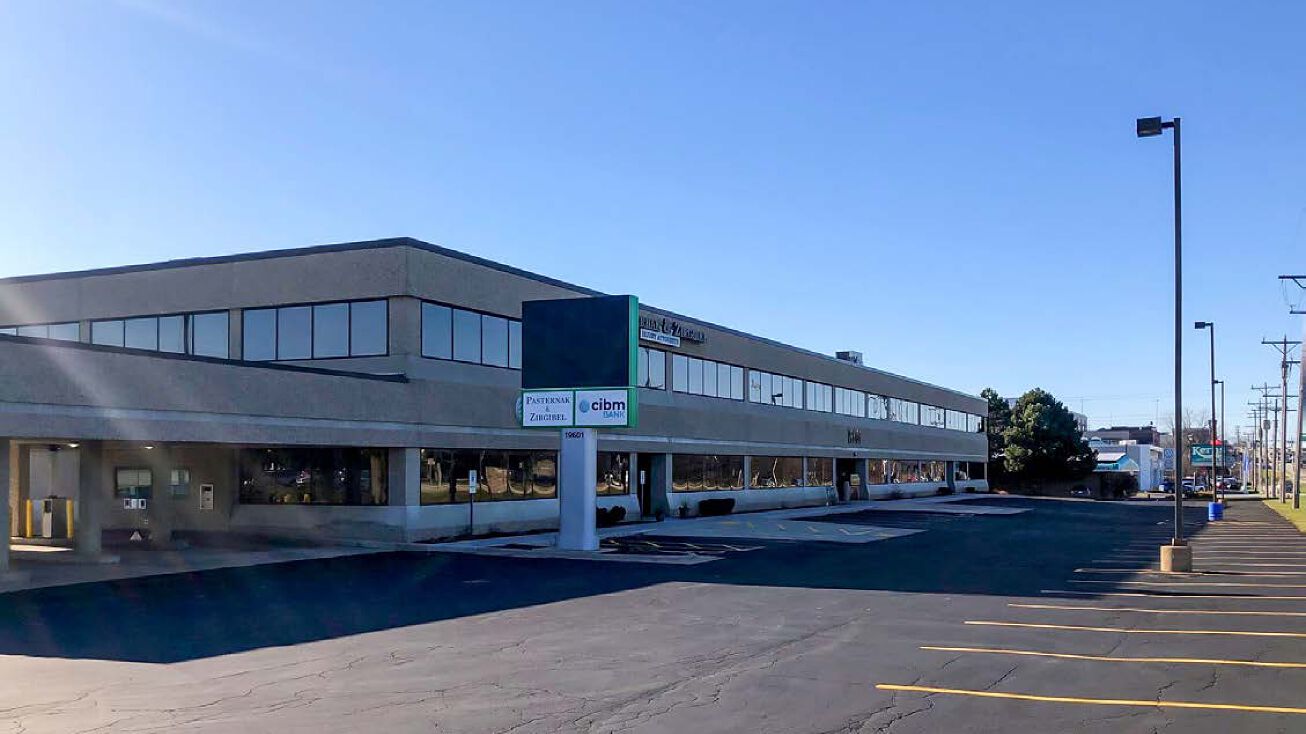 19601 W Bluemound Rd, Brookfield, WI 53045 Retail Space for Lease