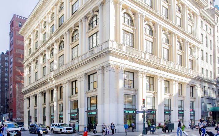 Pictures of Retail property located at 401 5th Ave, New York, NY 10016 for lease - image #1