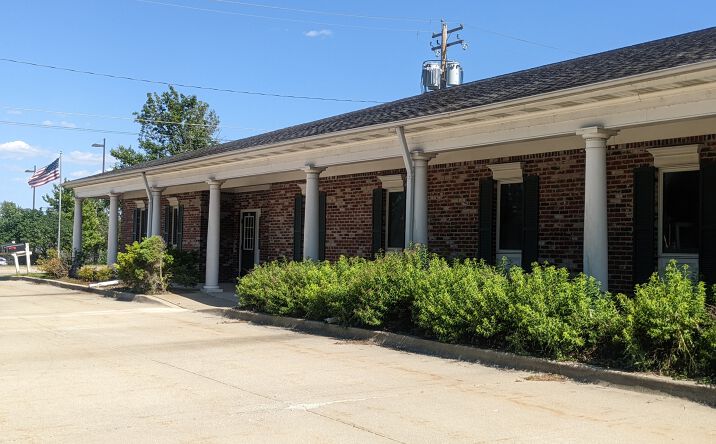 Pictures of Office property located at 2011 S Main St, Bloomington, IL 61704 for lease - image #1