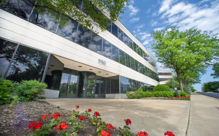 Pictures of Office property located at 950 Warrenville Rd, Lisle, IL 60532 for lease - image #1