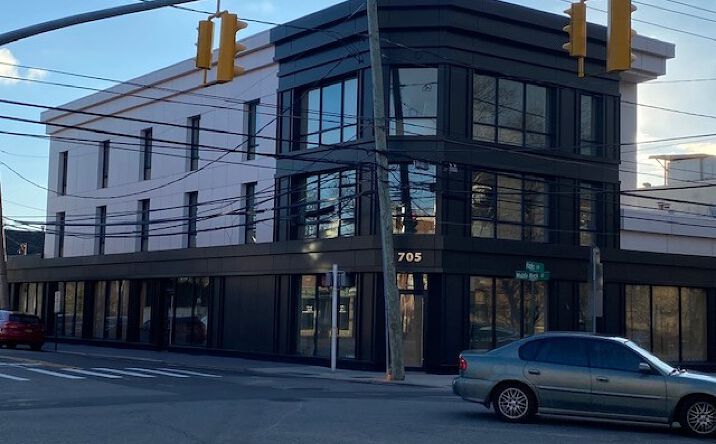 Pictures of Retail, Office, Industrial property located at 705 Middle Neck Rd, Great Neck, NY 11023 for lease - image #1