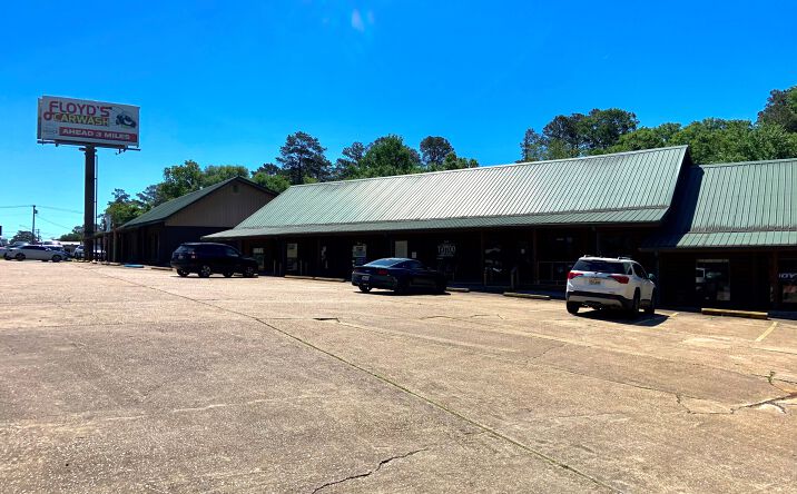 Pictures of Retail property located at 2600 B HWY 28E, Pineville, LA 71360 for lease - image #1