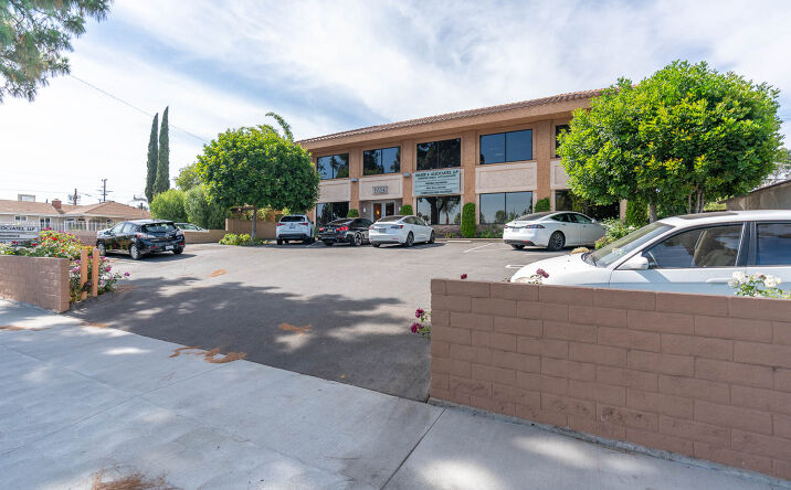 Pictures of Office property located at 17425 Chatsworth St, Granada Hills, CA 91344 for lease - image #1