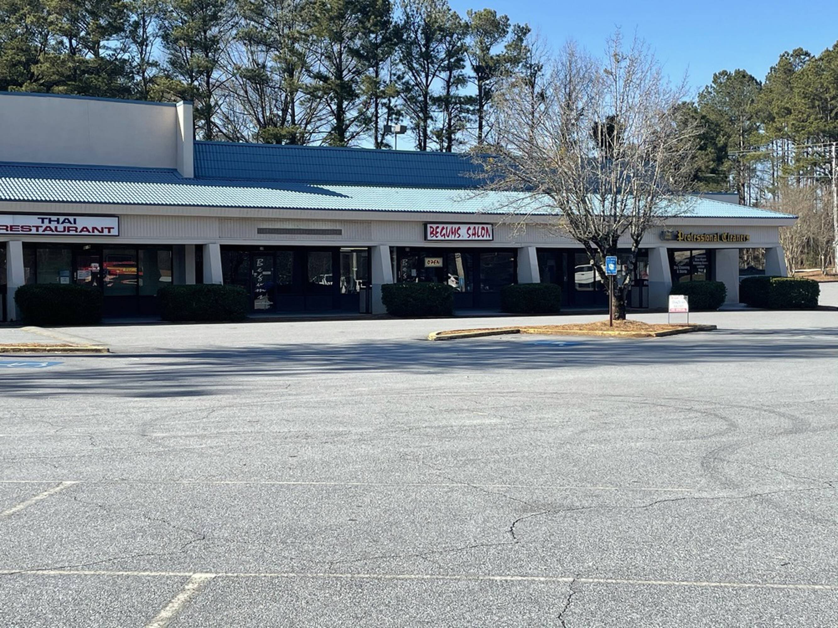 851 Oak Rd, Lawrenceville, GA 30044