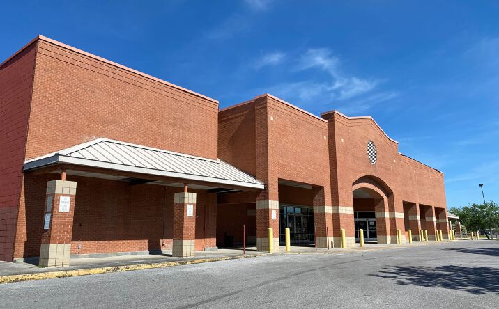 Pictures of Retail property located at 5975 Mobile Hwy, Pensacola, FL 32526 for lease - image #1