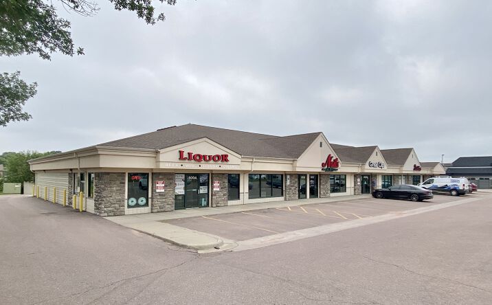 Pictures of Retail property located at 5004 S Cliff Ave, Sioux Falls, SD 57108 for lease - image #1