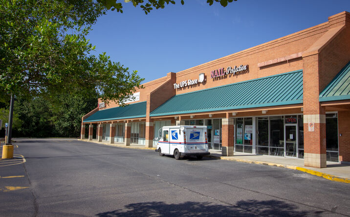 Pictures of Retail property located at 1408 Golden Springs Rd, Anniston, AL 36207 for lease - image #1