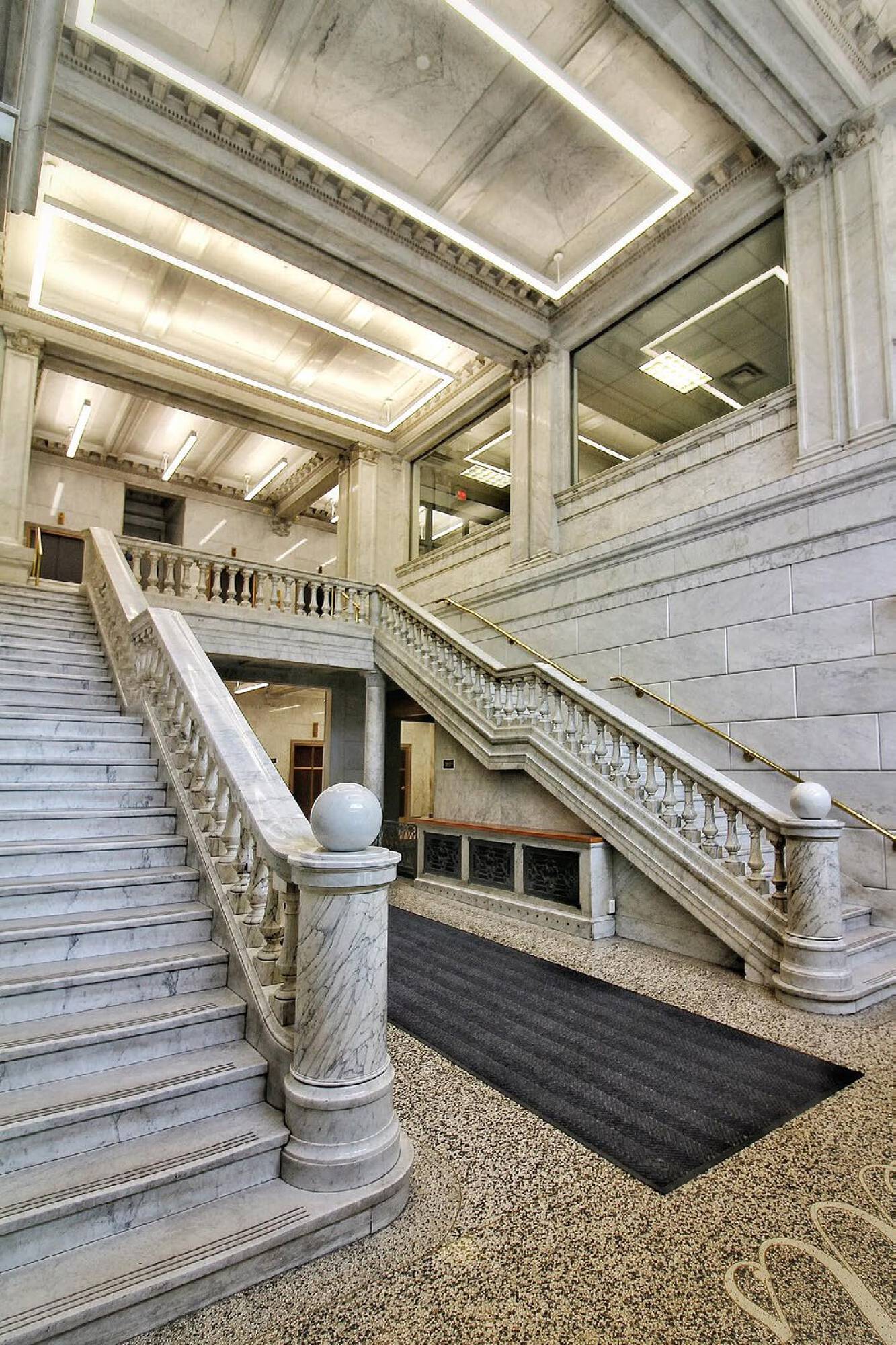 324 E Wisconsin Ave, Milwaukee, WI 53202 | Crexi.com