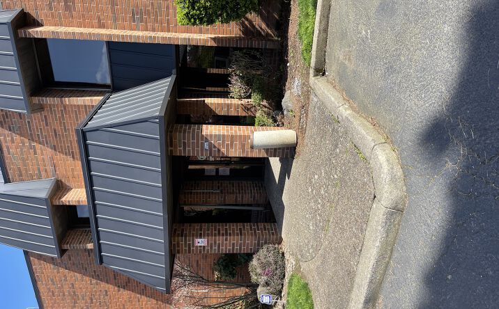 Pictures of Office property located at 8401 NE Halsey St, Portland, OR 97220 for lease - image #1