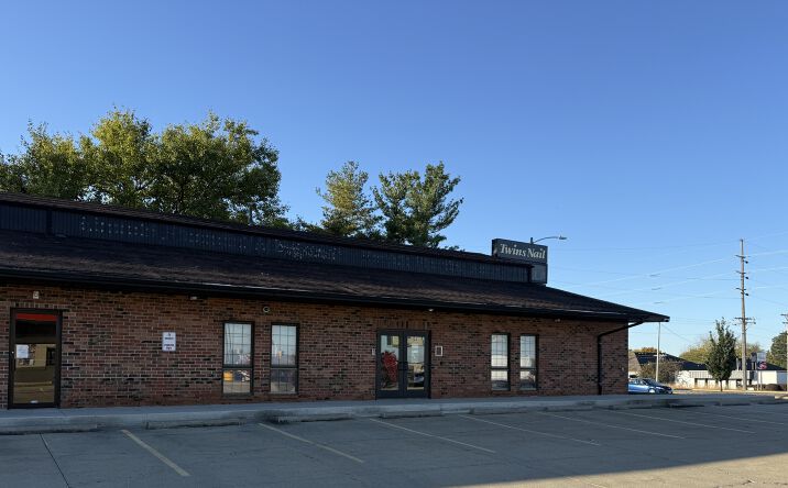 Pictures of Office property located at 1319 N Veterans Pkwy, Bloomington, IL 61704 for lease - image #1