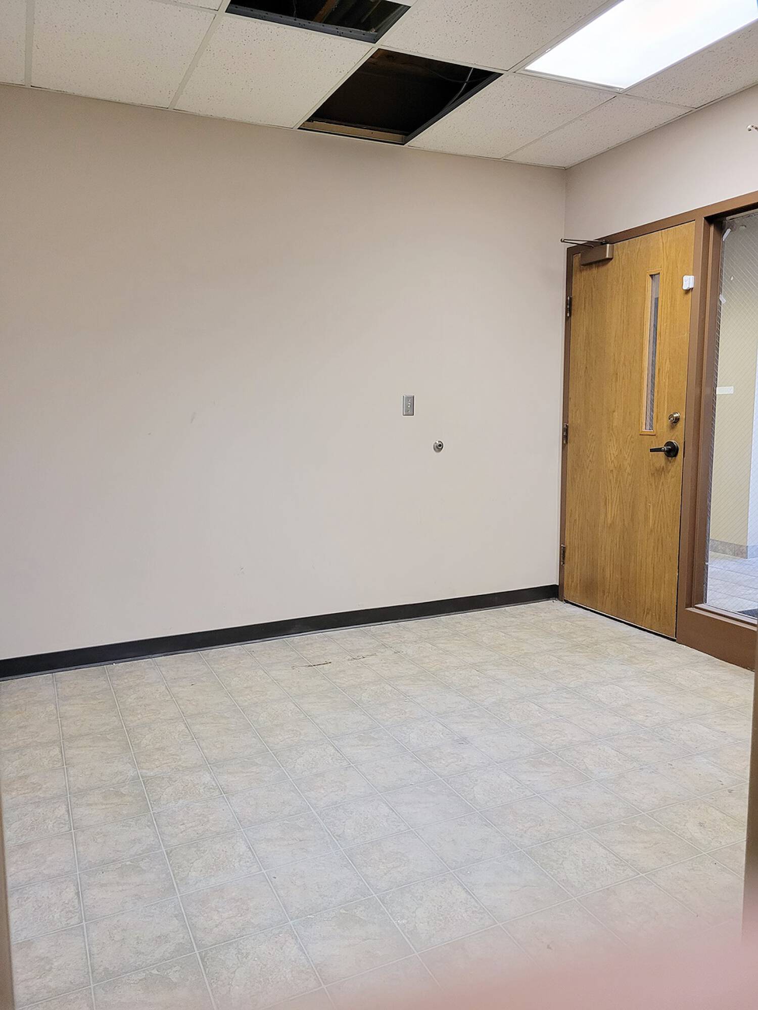 2930 SW Wanamaker Dr, Topeka, KS 66614