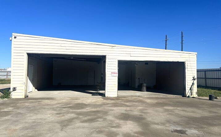 Pictures of Industrial property located at 210 McIntyre Ln, Houston, TX 77053 for lease - image #1