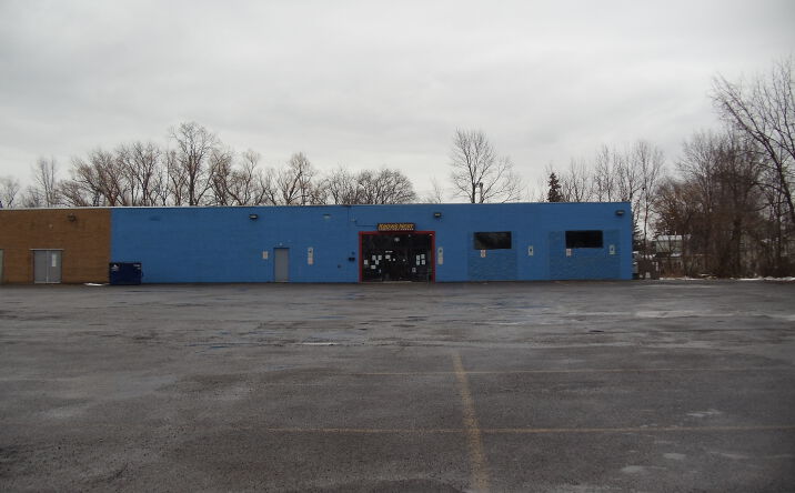 Pictures of Retail property located at 8735 Niagara Falls Blvd, Niagara Falls, NY 14304 for lease - image #1