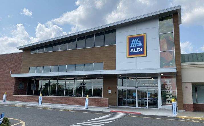 Pictures of Retail property located at 913 Oak Tree Road, South Plainfield, NJ 07080 for lease - image #1