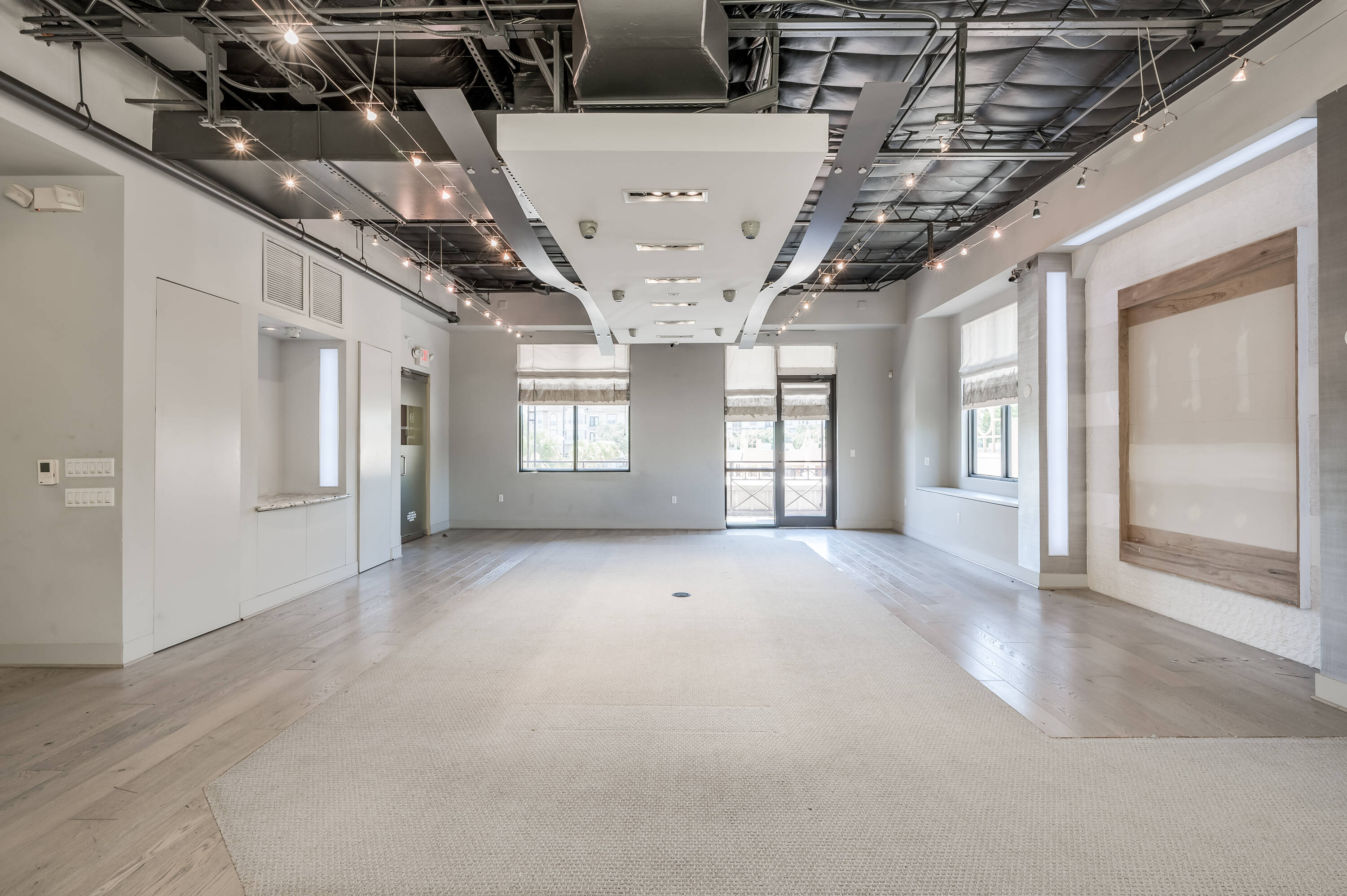 57005750 Woodway Dr, Houston, TX 77057