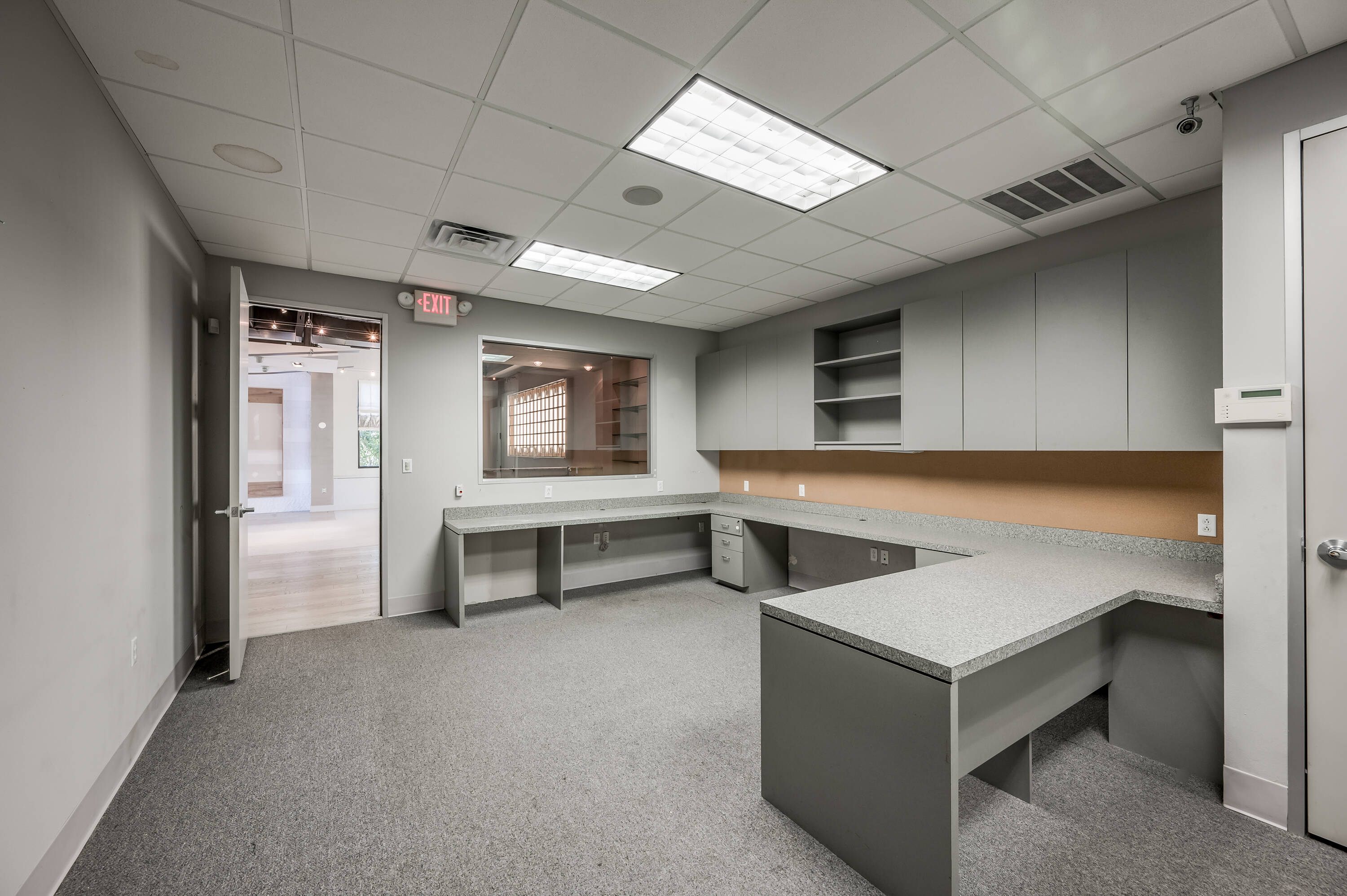 57005750 Woodway Dr, Houston, TX 77057