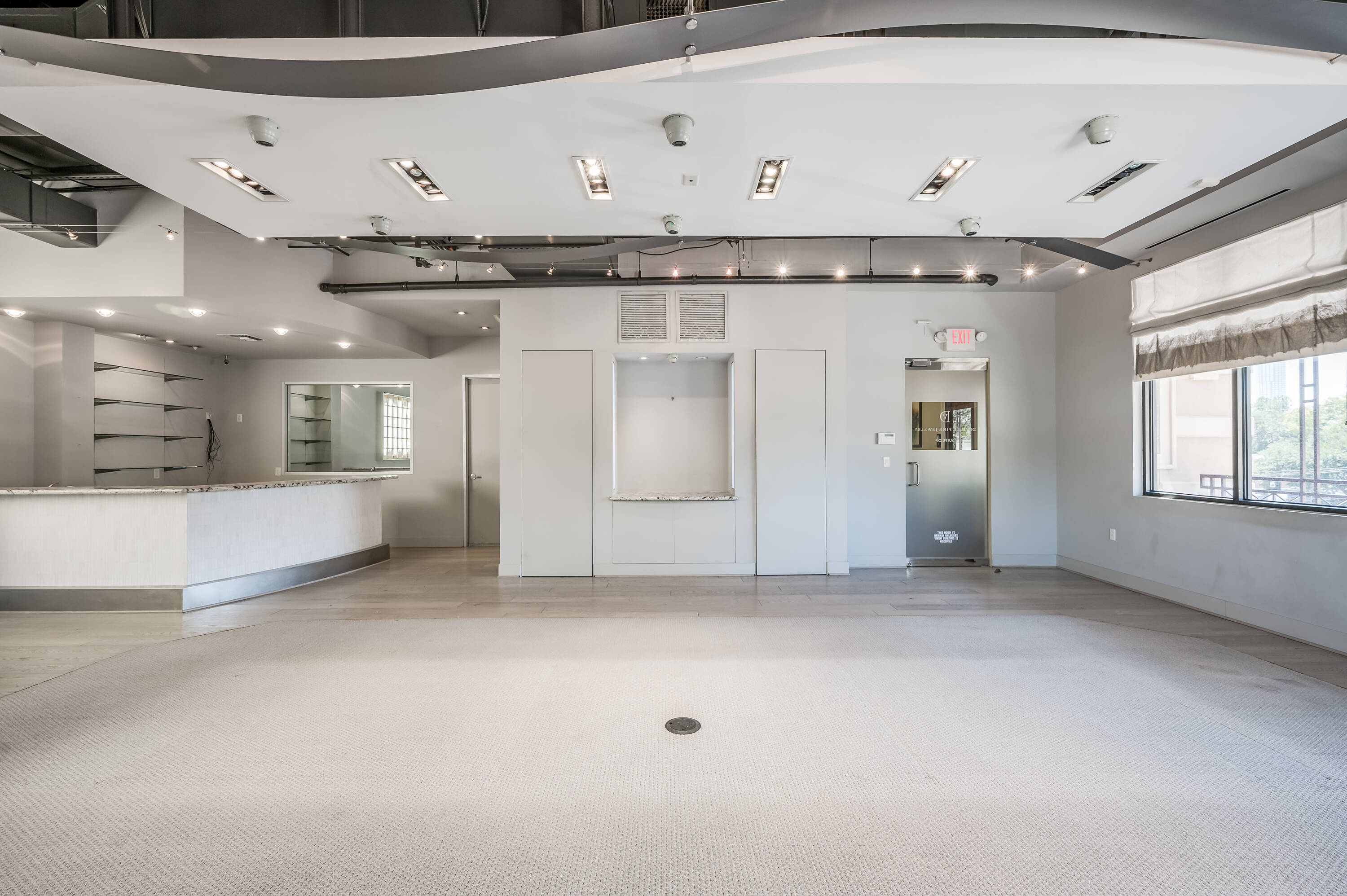 57005750 Woodway Dr, Houston, TX 77057