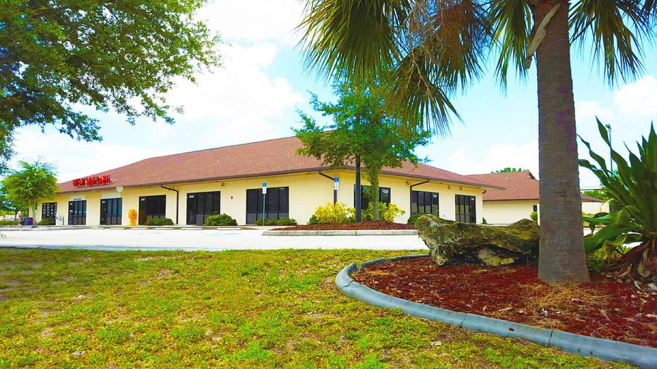 Pictures of Office property located at 4204 20th Street West, Bradenton ...