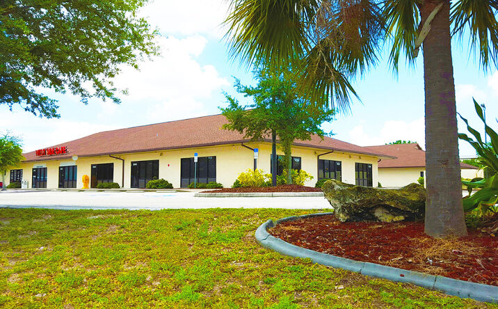 Pictures of Office property located at 4204 20th St W, Bradenton, FL 34205 for lease - image #1