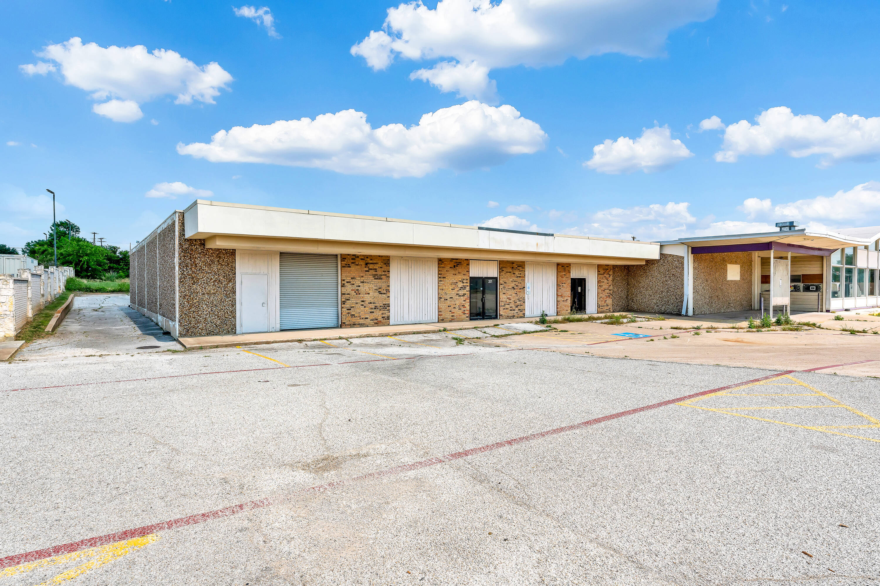 125 S Ector Dr, Euless, TX 76040 Retail Space for Lease 125201 S