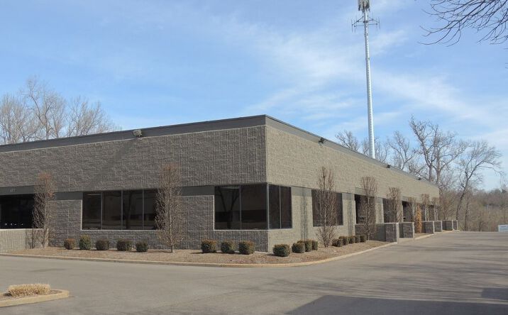 Pictures of Industrial property located at 440-460 Sovereign Court, Ballwin, MO 63011 for lease - image #1