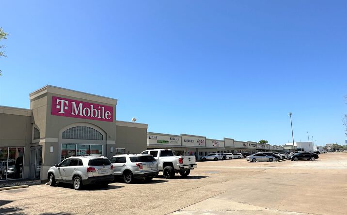 Pictures of Retail, Restaurant, Office property located at 3544 W Walnut St, Garland, TX 75042 for lease - image \#1