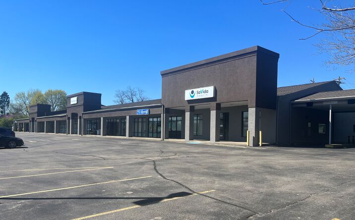 Pictures of Retail property located at 4421 Roosevelt Blvd, Middletown, OH 45044 for lease - image #1